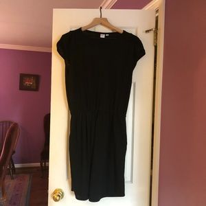 Gap black dress with shirred shoulders and elastic waist.